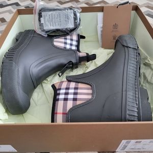 Burberry ankle 🌧 rain Boots